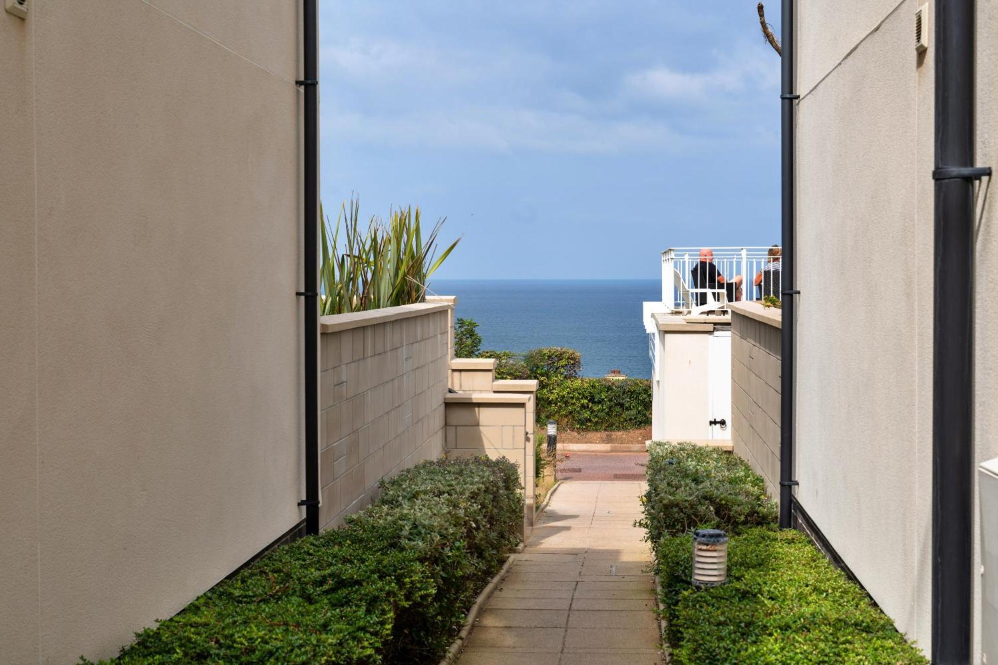 Finest Retreats - Blue Horizon
